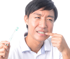 歯周病が口臭につながる原因とは