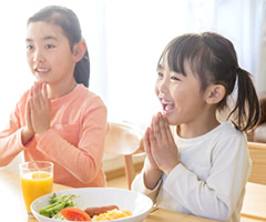 食べ物はしっかりとよくかむ