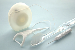 歯ブラシと、歯ブラシ以外のケアアイテム、フロス、歯間ブラシ